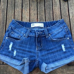 TILLY’S MALIBU LOWRISE BLUE JEAN SHORT